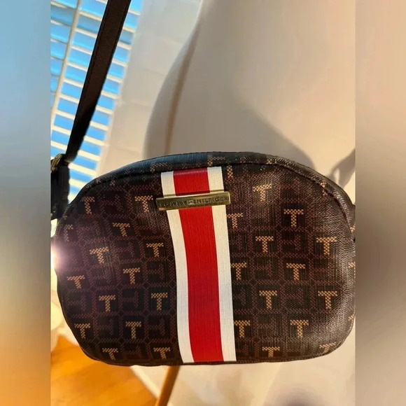 Tommy Hilfiger Black Crossbody Bag - Picture 4 of 6
